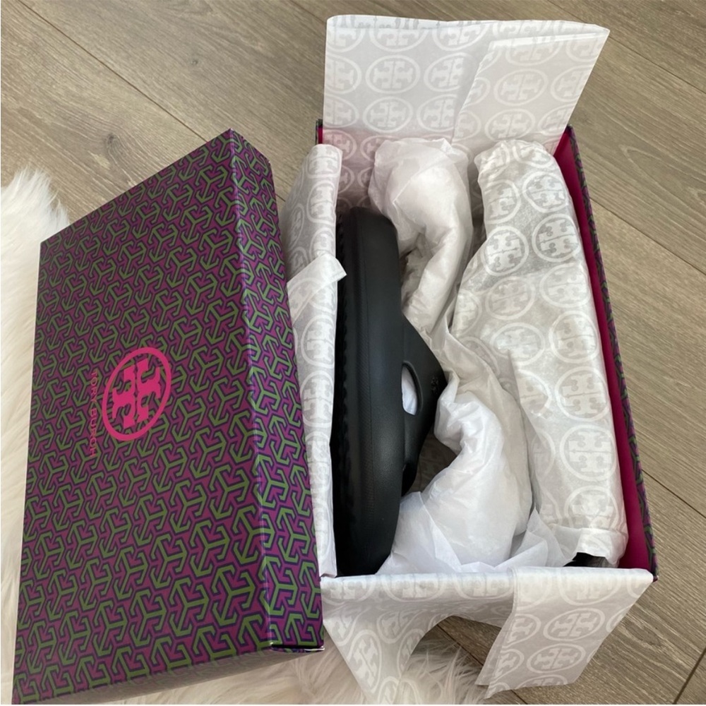 Nwt Tory Burch Black Slides Size 8 And 9 - image 3